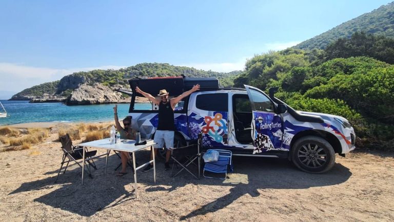 Rolling Turtles - 4×4 Automatic Gearbox Pickup Camper 01
