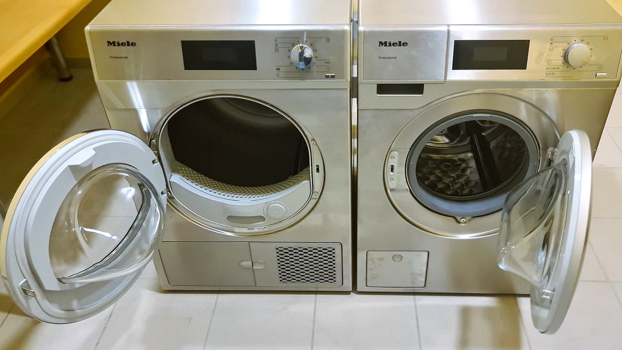Rolling-Turtles-Camperstop-MIELE-Washing-Maschine-Tumble-Dryer.jpg