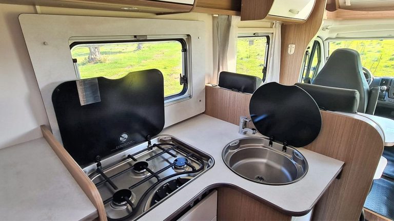 Rolling Turtles - Motorhome Low Profile Carado T338 (23)