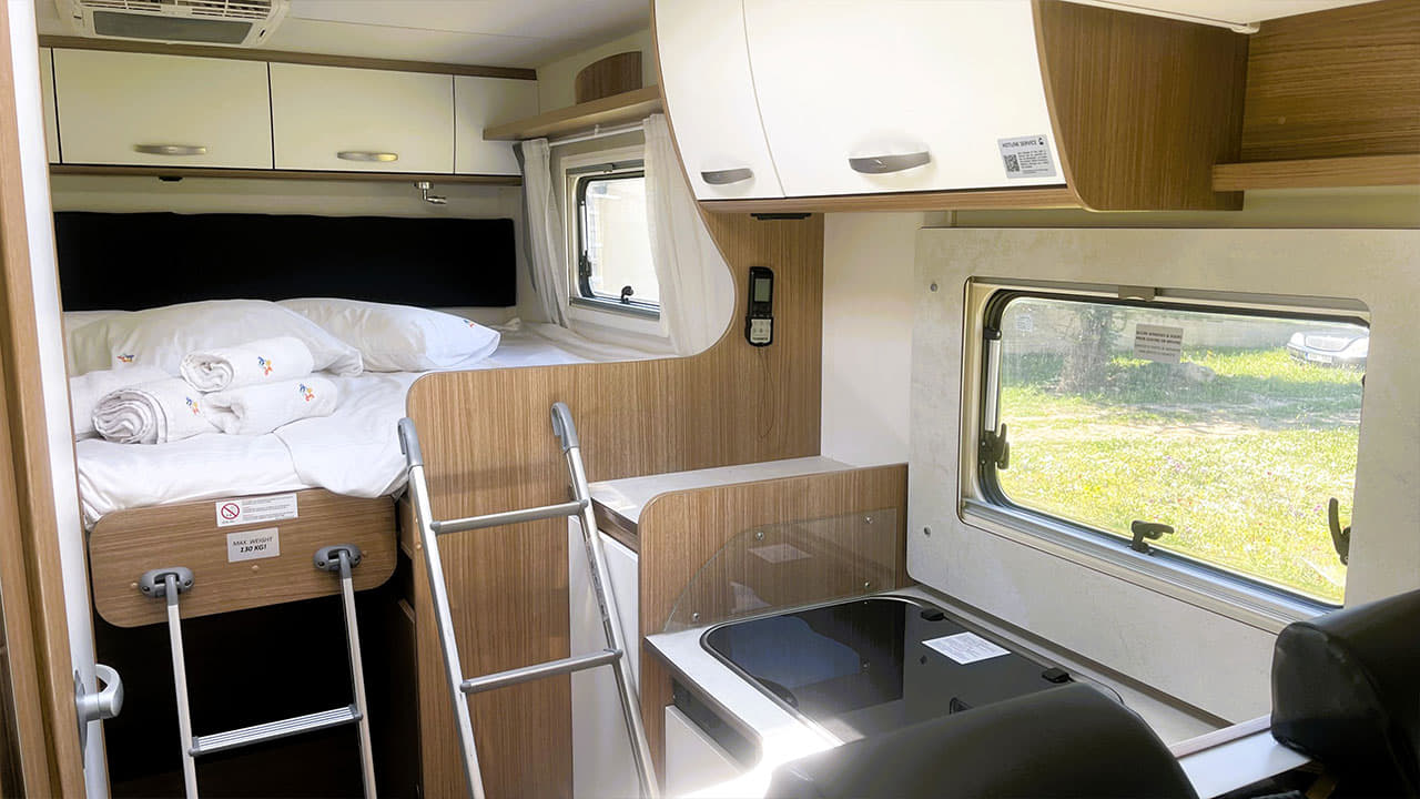 Rolling Turtles - Motorhome Low Profile Carado T338 (44)