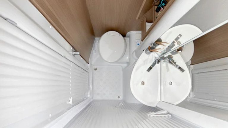 Rolling Turtles - Motorhome Low Profile Carado T338 (8)