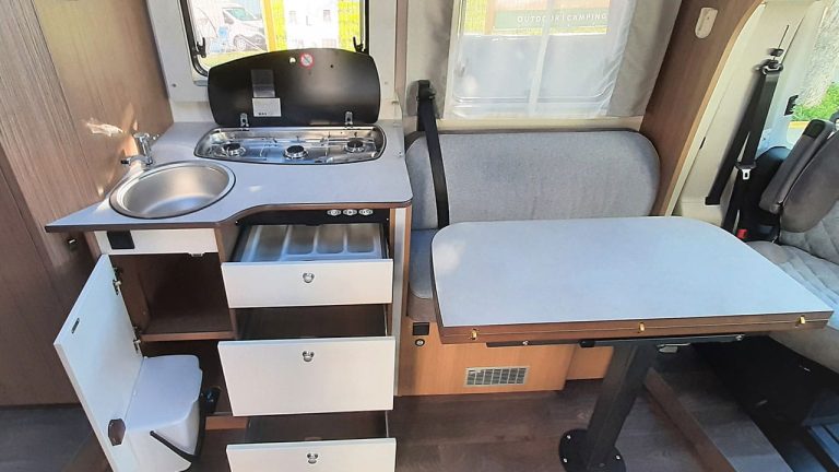 Rolling Turtles - Motorhome Low Profile Semi-Integrated Carado 10