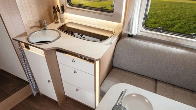 Rolling Turtles - Motorhome Low Profile Semi-Integrated Carado 16