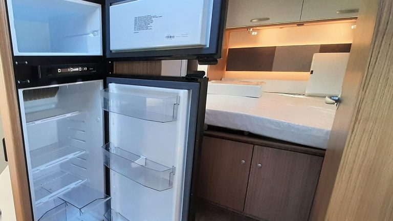 Rolling Turtles - Motorhome Low Profile Semi-Integrated Carado 17