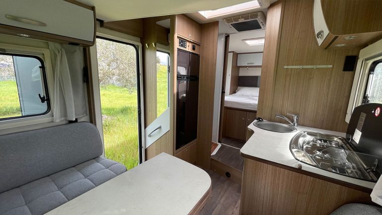 Rolling Turtles - Motorhome Low Profile Semi-Integrated Carado - 22