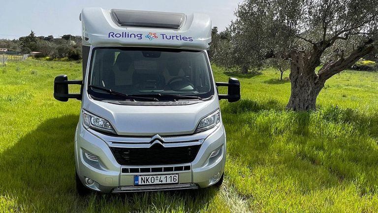 Rolling Turtles - Motorhome Low Profile Semi-Integrated Carado - 24