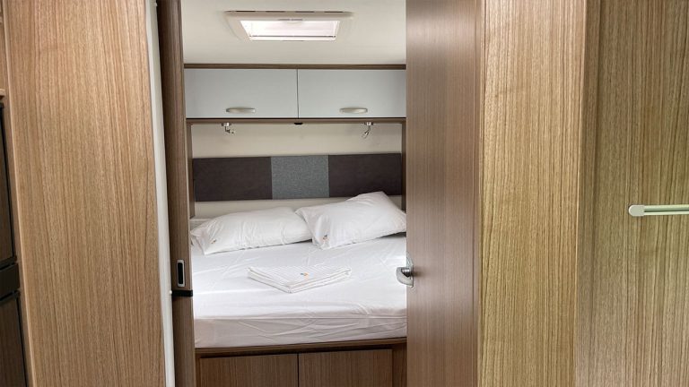 Rolling Turtles - Motorhome Low Profile Semi-Integrated Carado - 25