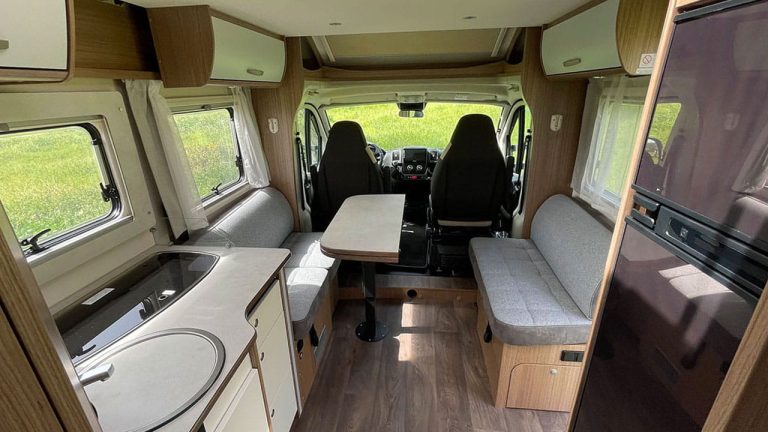 Rolling Turtles - Motorhome Low Profile Semi-Integrated Carado - 26