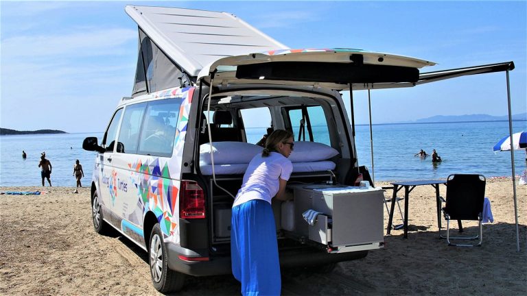 Rolling Turtles - VW T6 Campervan with Raising Roof 07